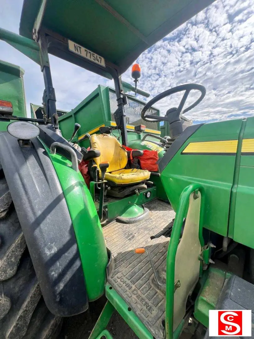 John Deere 5105M