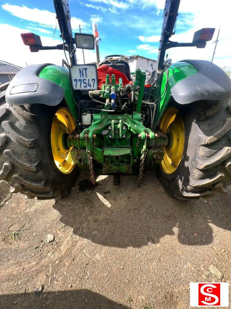 John Deere 5105M
