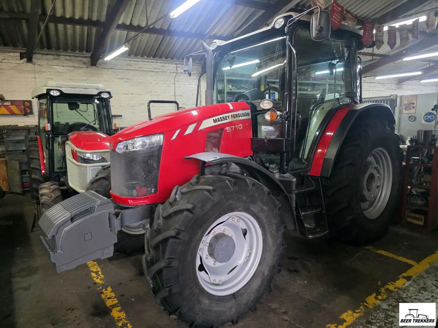 Massey Ferguson 5710