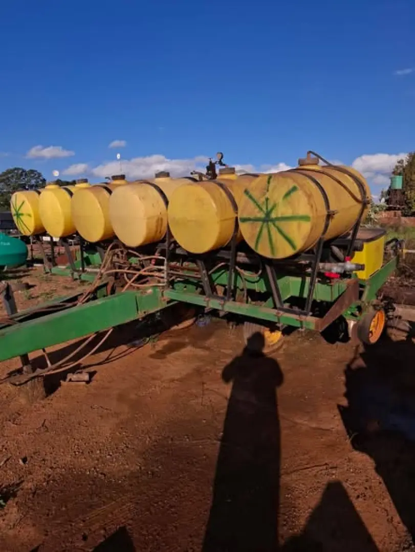 6 row John Deere 1750 planter with soya and maize plates. | MK Landbou Dienste
