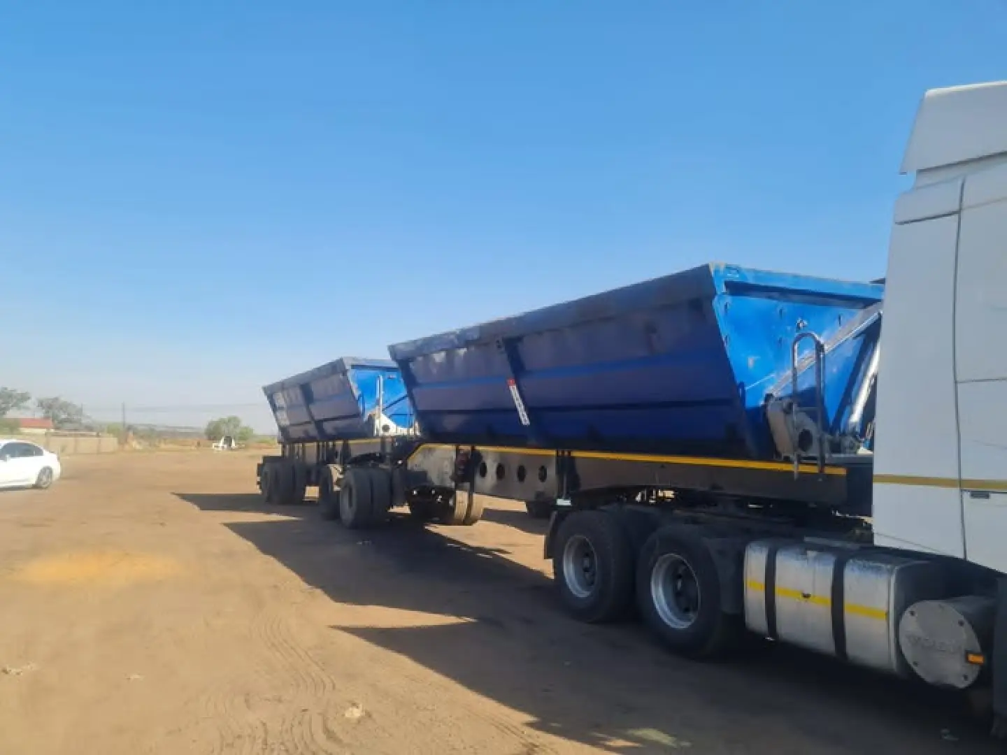 Afrit 45 cube side tipper 2008 model  | MK Landbou Dienste