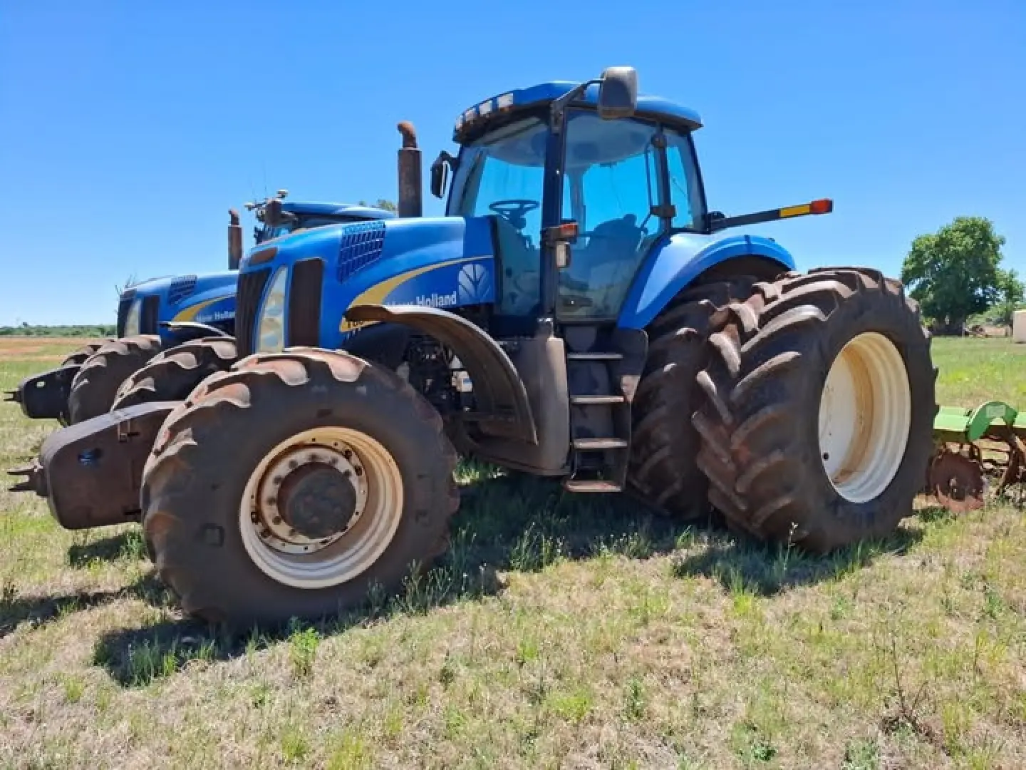 2x New Holland T8040 | MK Landbou Dienste