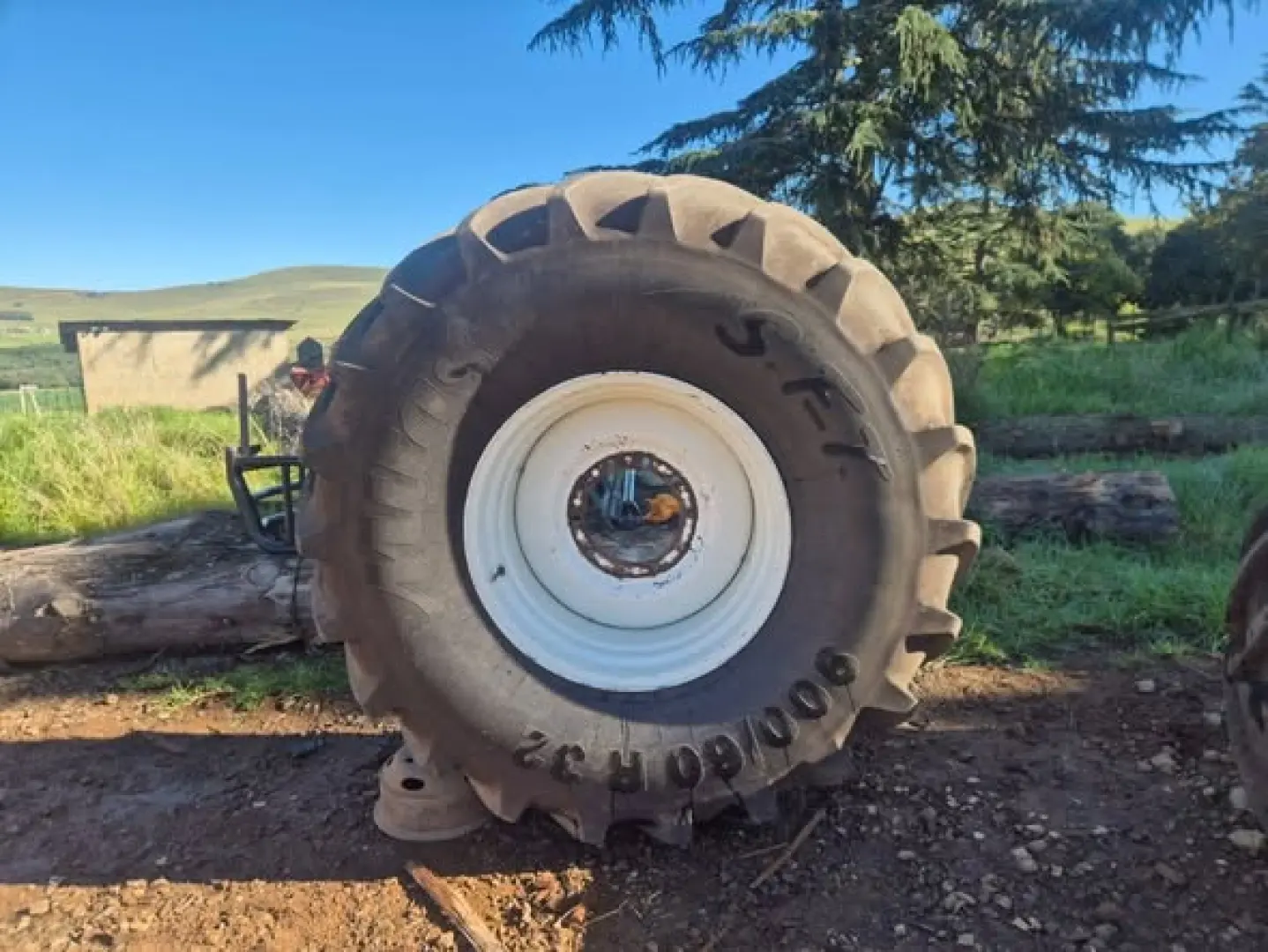 2x Tyres with rims. 900/60R32