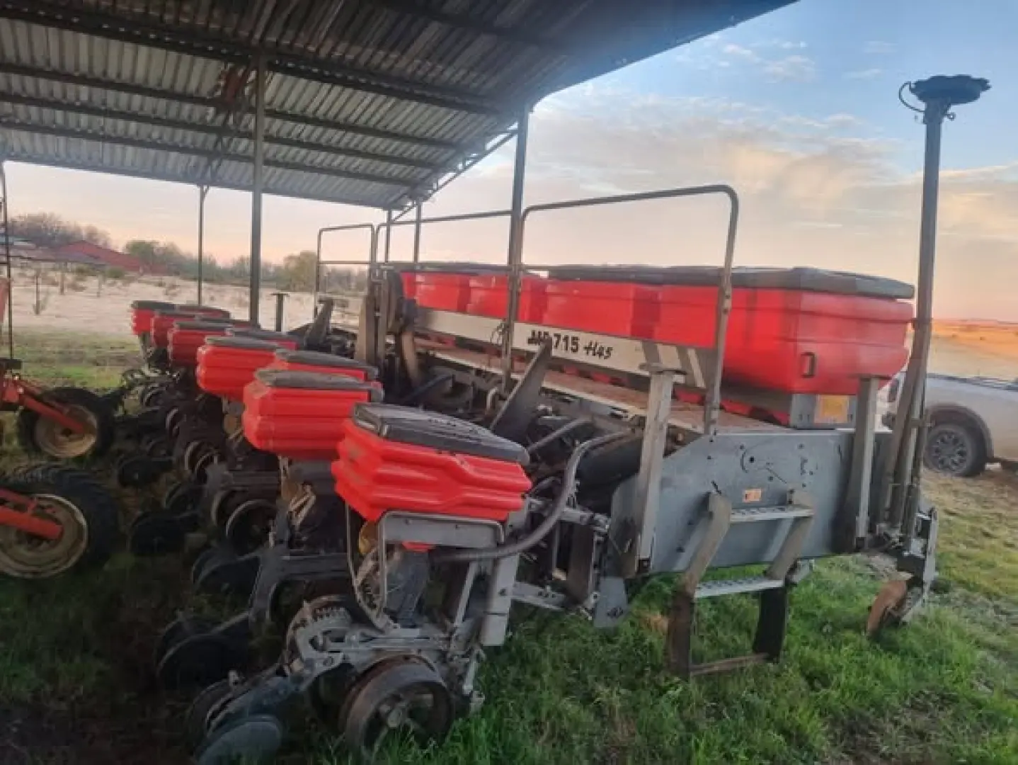 Massey Ferguson 715 H 45  10ry .76m planter | MK Landbou Dienste