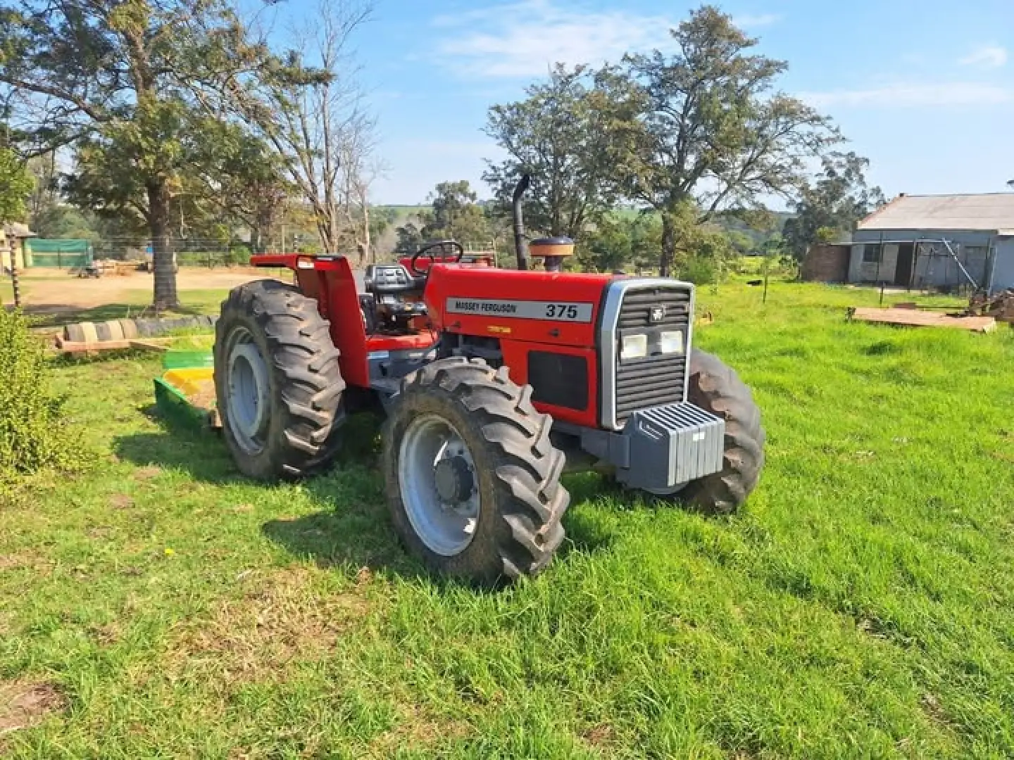 Massey Ferguson 375 met 1.8m bossiekapper  | MK Landbou Dienste