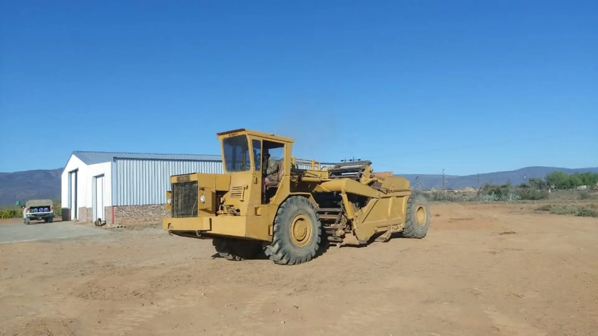 Michigan 110 Self loader dam scraper   10 cubes | MK Landbou Dienste