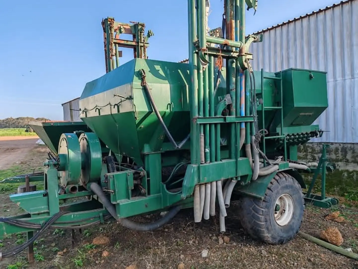 Rovic 10m airseader   Goeie werkende toestand  | MK Landbou Dienste