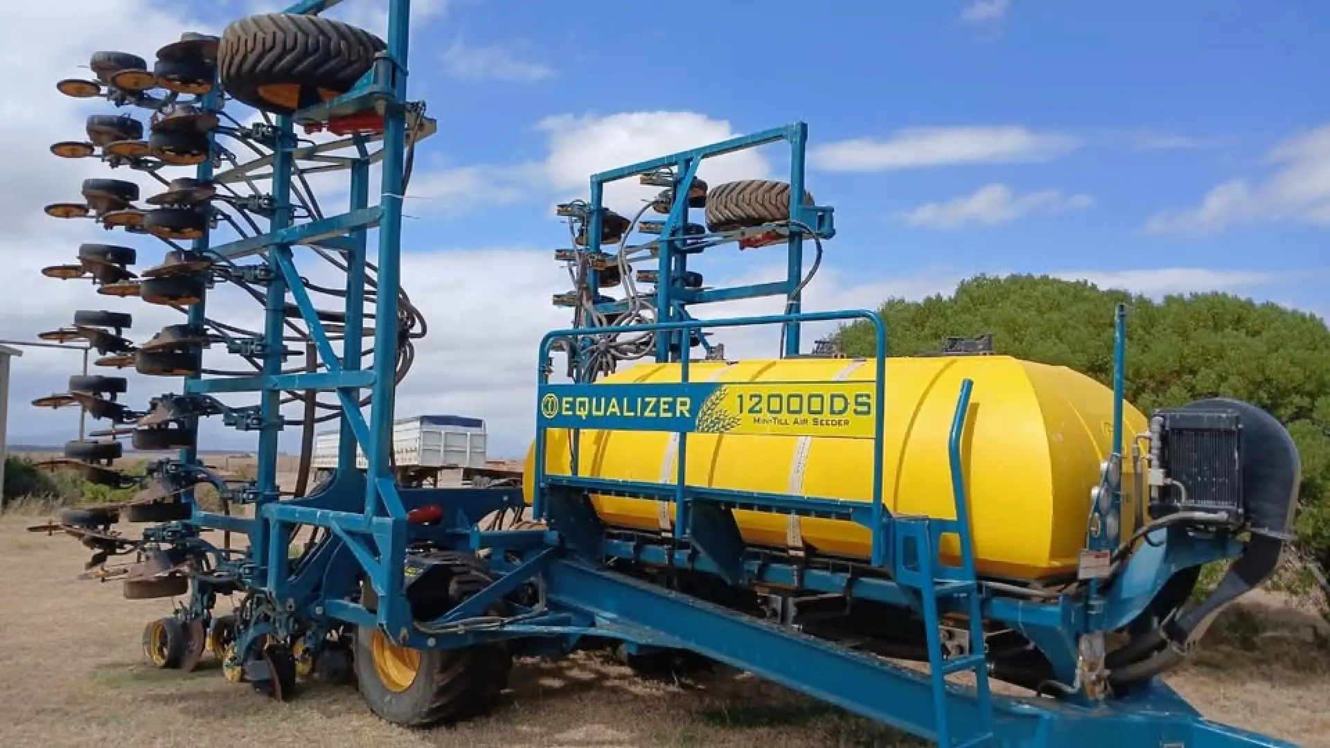 Equalizer  1200 D 5  12m 48  skottel mintill  planter | QAC Equipment
