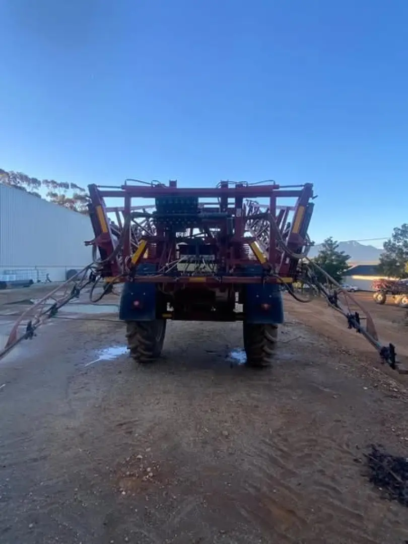 2008 Hardi Navigator 3000 28 meter balk 3000 L tank | QAC Equipment