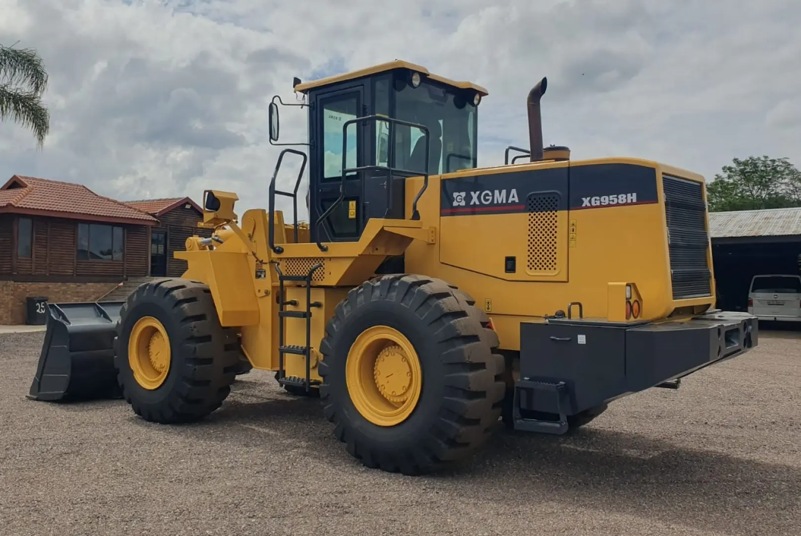 XGMA M7XG958H FEL For Sale In Pretoria | Trans Wes Auctioneers