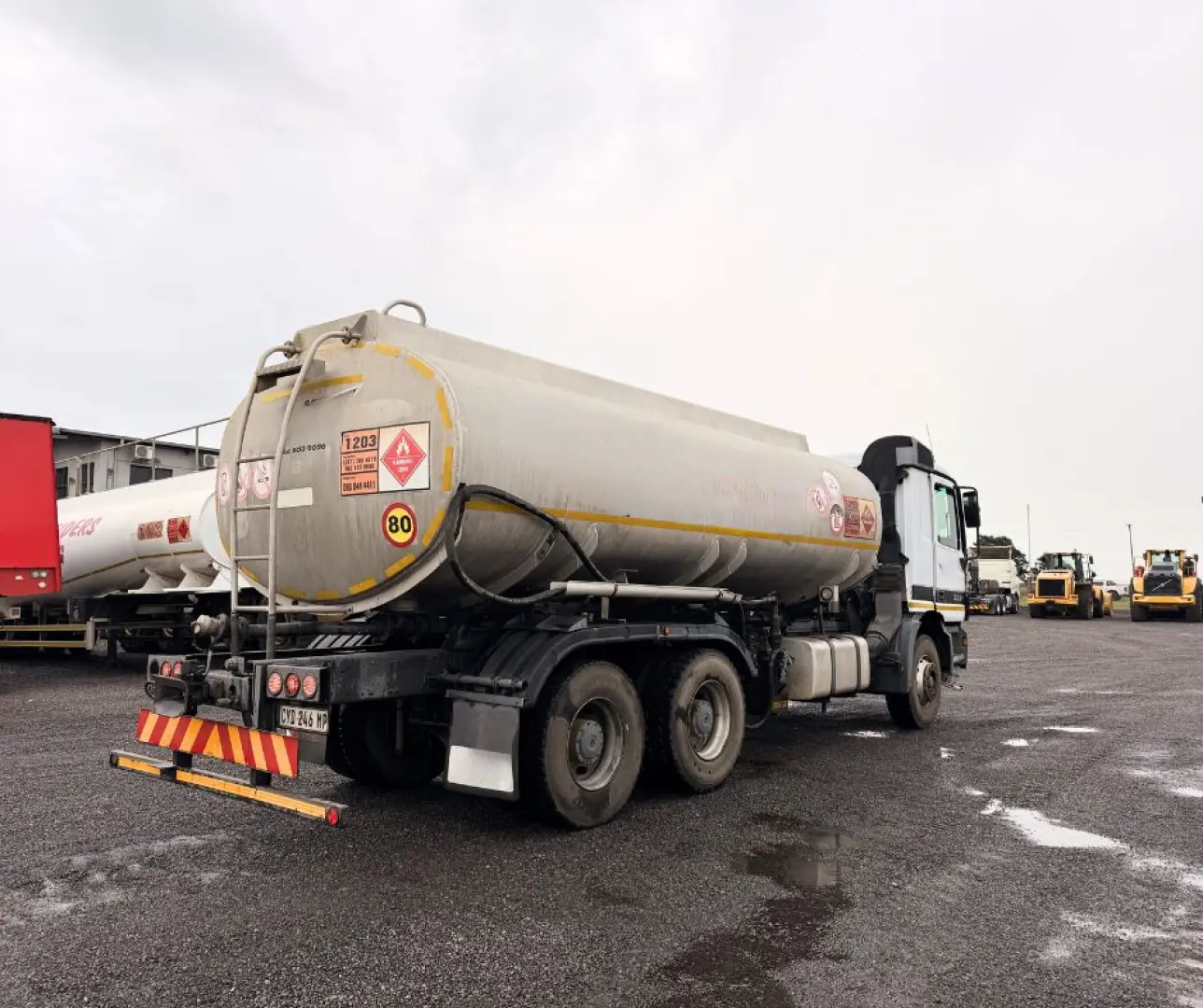 Mercedes Benz Actors 3331 16000 Ltr Tanker Rigid Truck | 838 374 km | EarthComp