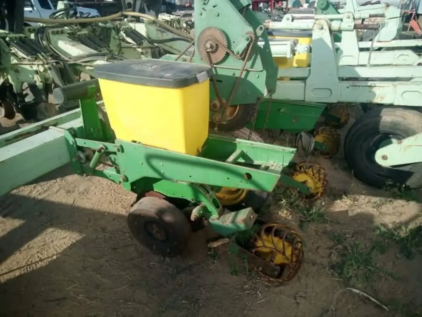 Orthman 6 ry 91 striptil het John Deere 1750 planter op Prys verlaag | MK Landbou Dienste