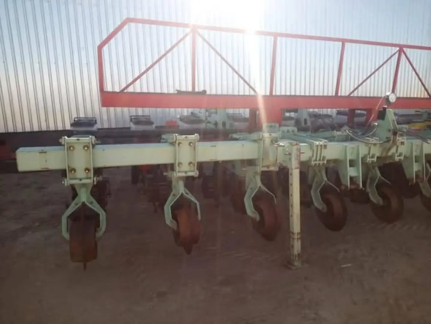 Orthman 8 ry 91 Striptil met Massey Ferguson 555 planter | MK Landbou Dienste