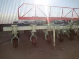 Orthman 8 ry 91 Striptil met Massey Ferguson 555 planter | MK Landbou Dienste