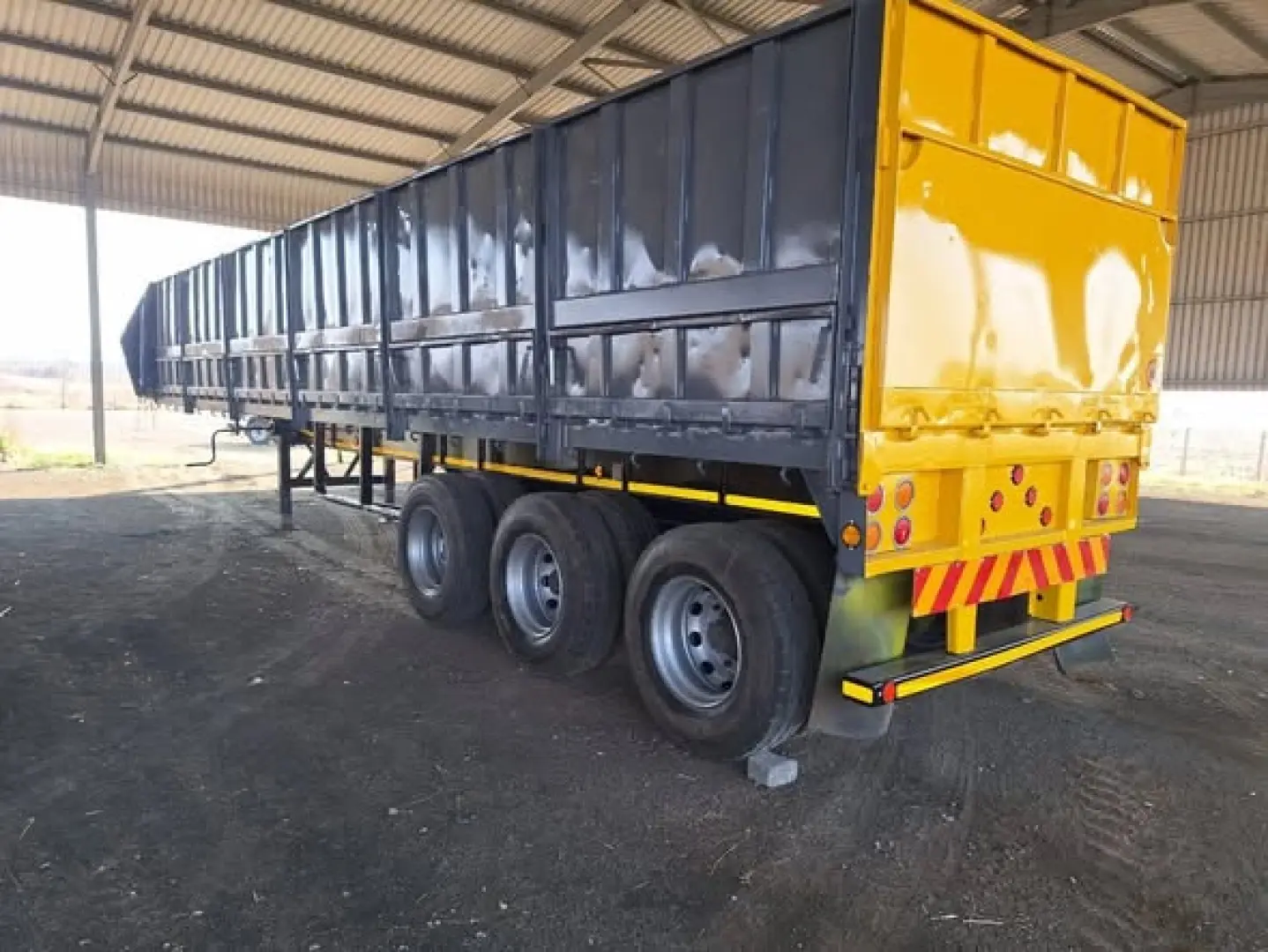 Henred Fruehauf 30 ton wa  1984 model  Het papiere  | MK Landbou Dienste