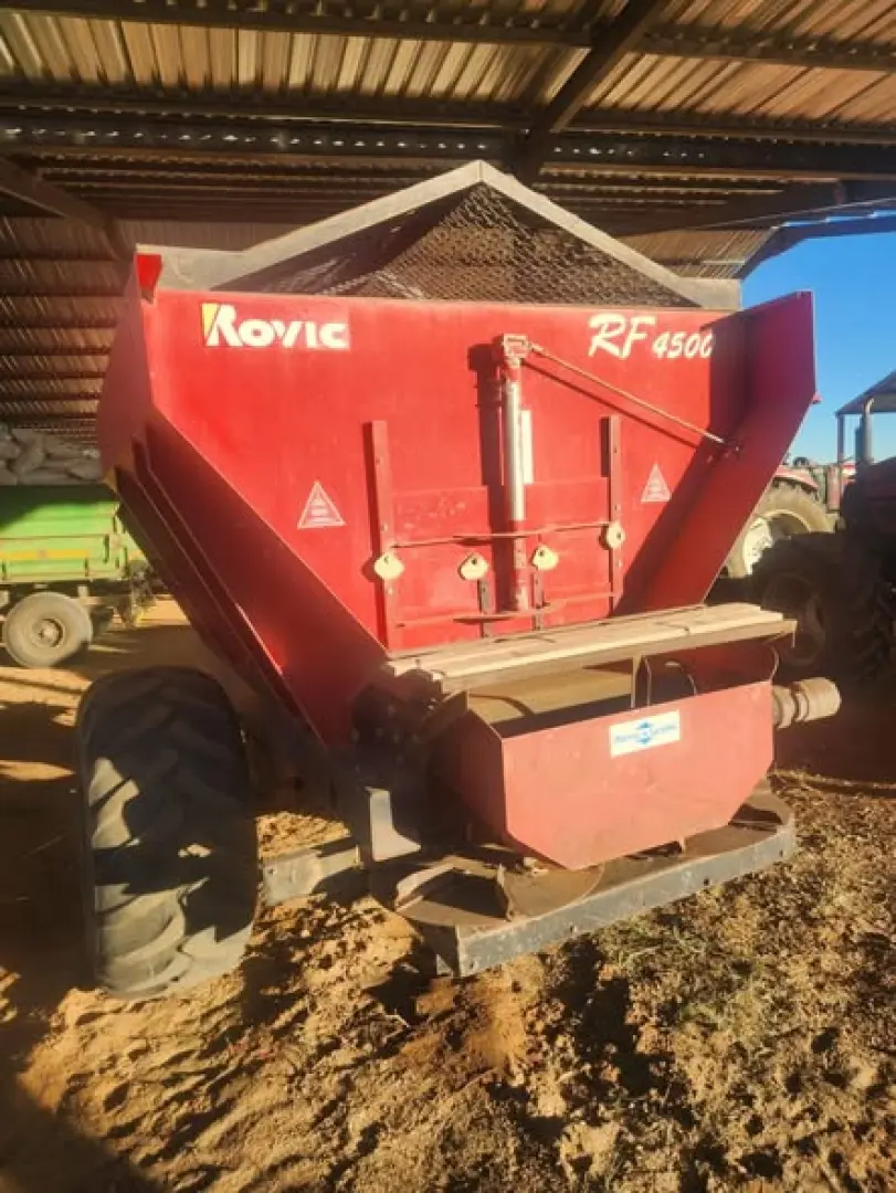 Rovic RF4500 kalkstrooier   Presisie gereed  Hidrolies  | MK Landbou Dienste