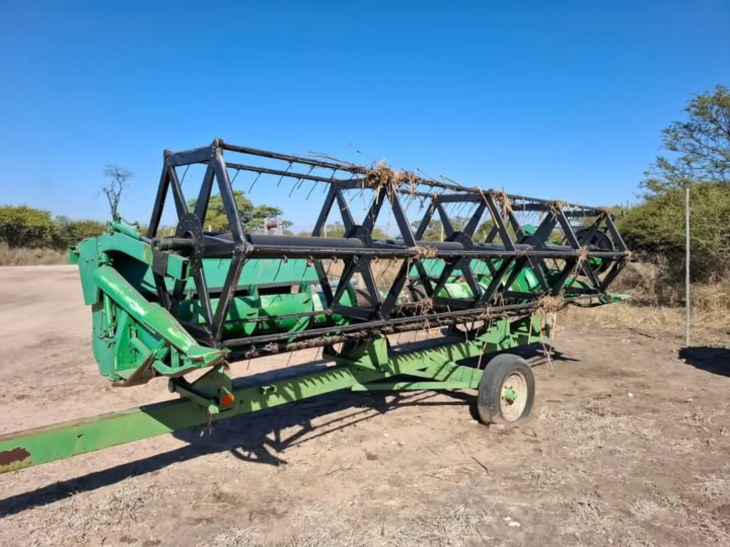 16ft John Deere koring met karretjie   Tafel wet op 'n JD 9400 stroper  | MK Landbou Dienste
