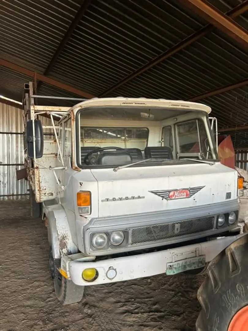Toyota Hino KR360    1981 model.  Enjin nooit oopgemaak,  oorspronklik. | MK Landbou Dienste