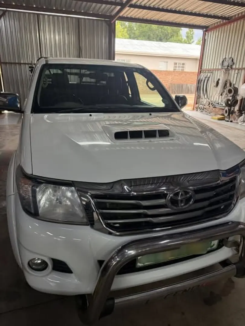 Toyota Hilux 3.0 D4D E/cab 4x4 Legend 45  Model 2015  211 000 kilos | MK Landbou Dienste