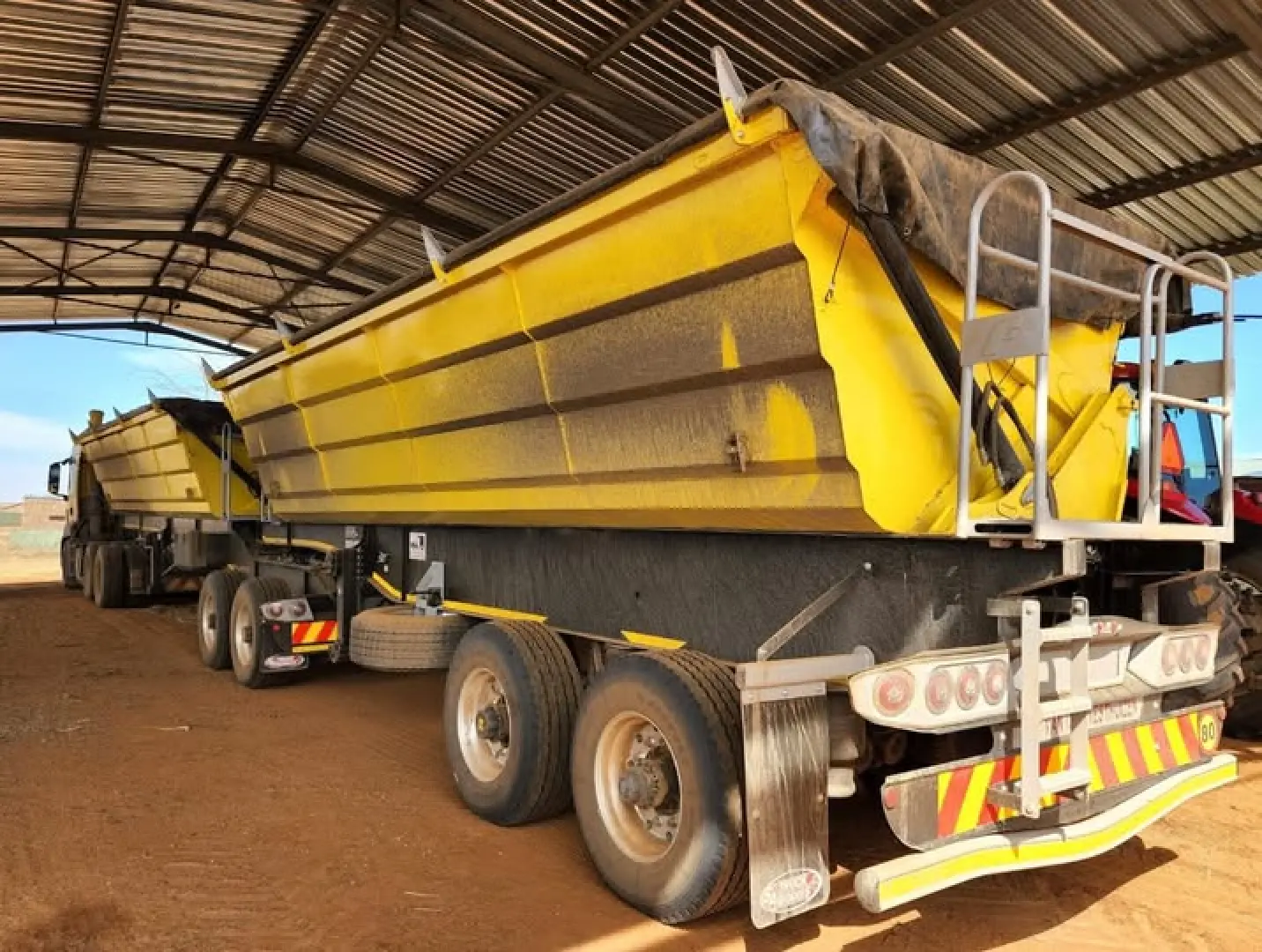 2022 SATB 45c side tipper   Met 150 000 km op   Super singles  | MK Landbou Dienste
