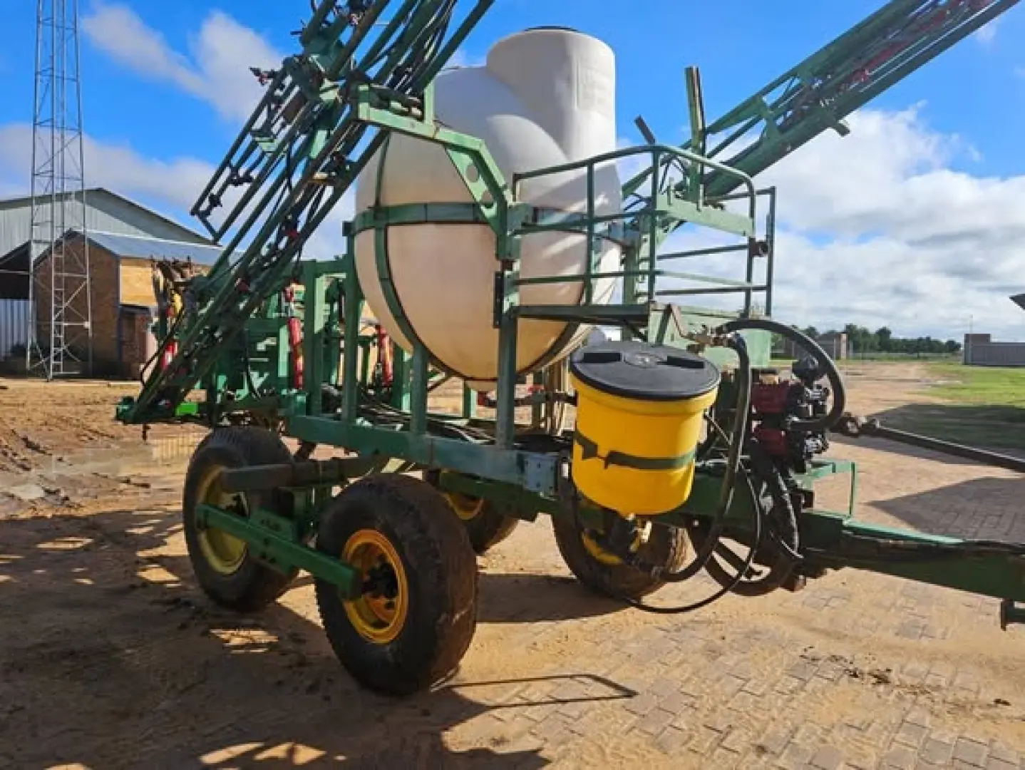 Quantum Sleepspuit  2000 liter tank 18 meter boom | MK Landbou Dienste