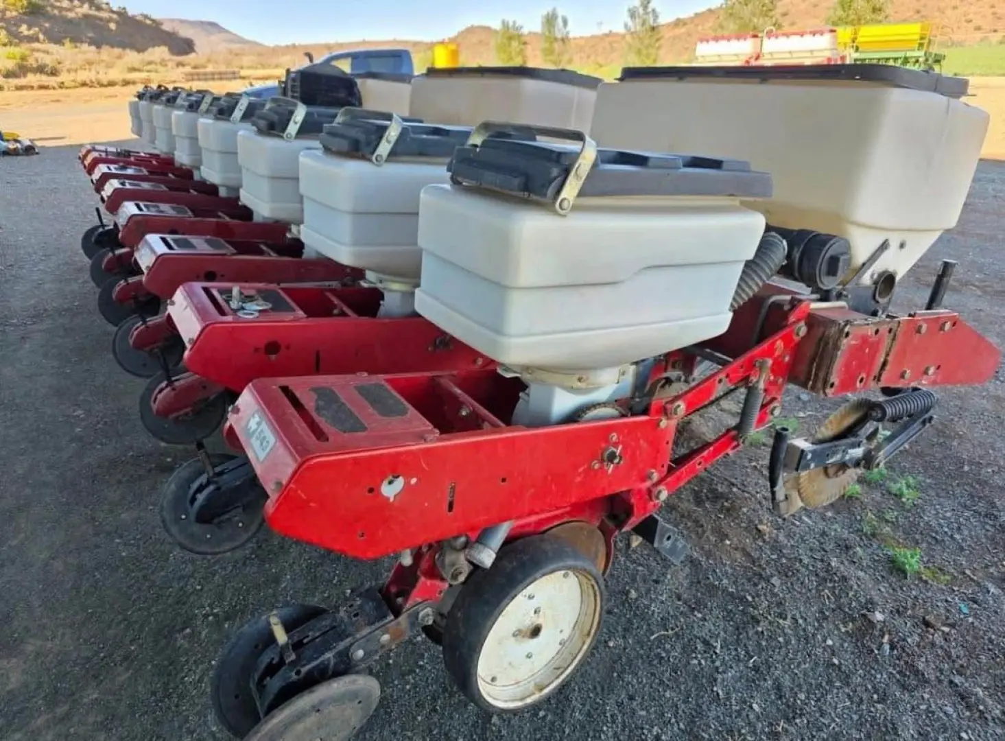 Massey Ferguson 8 ry .76 planter verskuifbaar na 6 ry .91 | Agrimar 