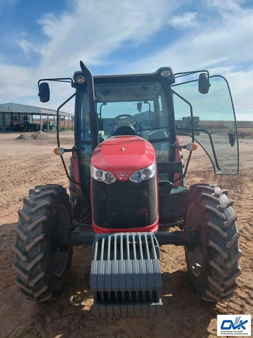 2023 Massey Ferguson 4708 Cab
