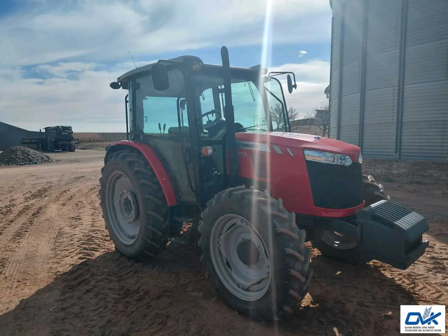 2023 Massey Ferguson 4708 Cab