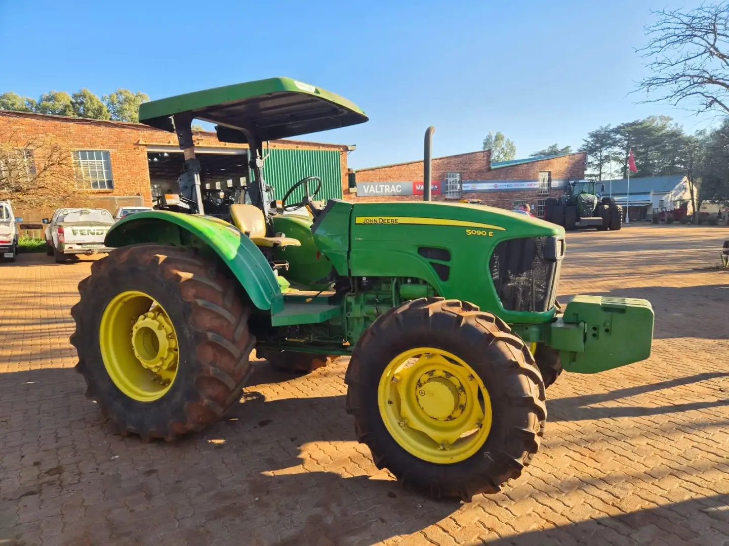 Used John Deere 5090E tractor | Valtrac