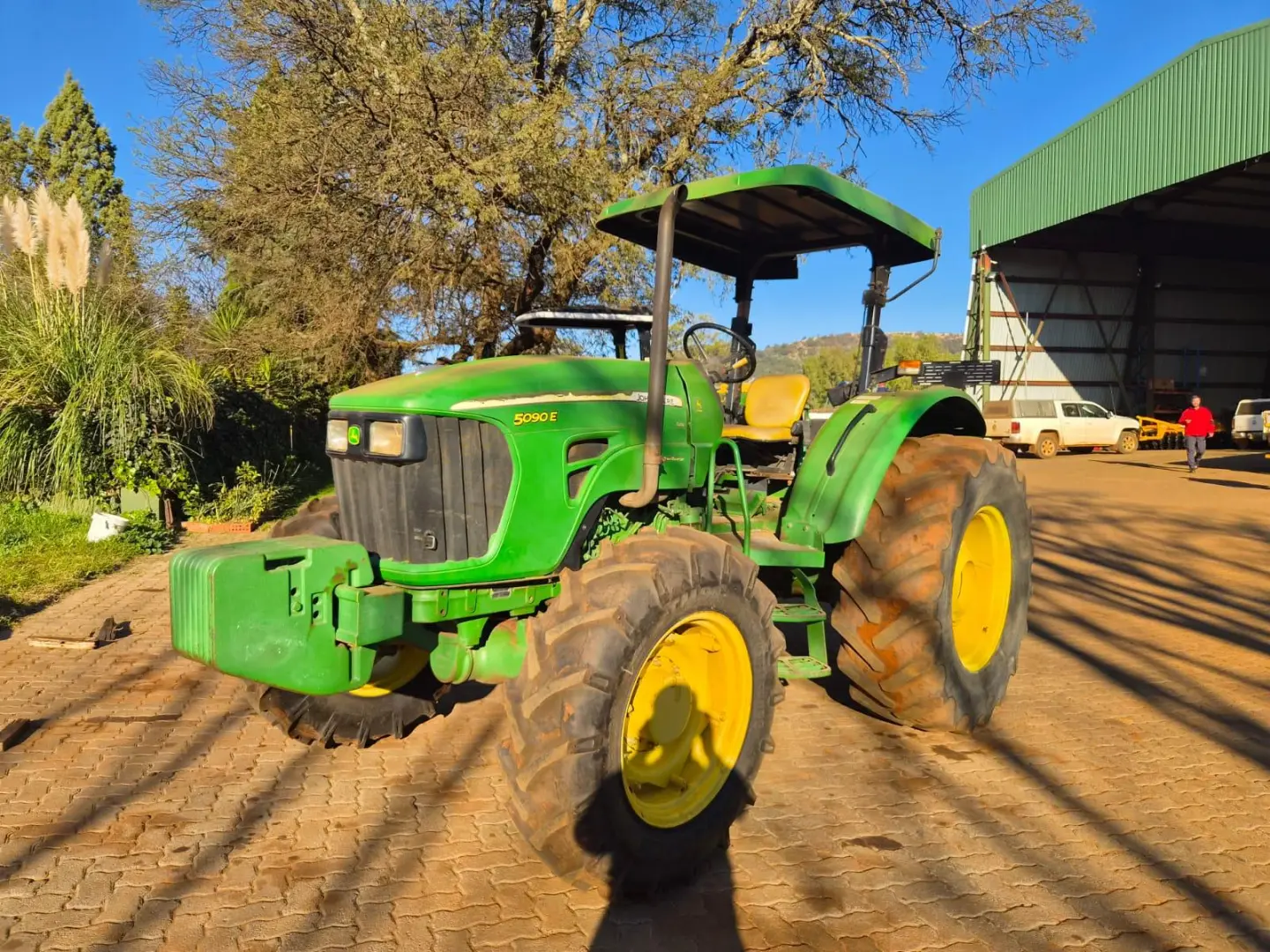 Used John Deere 5090E tractor | Valtrac