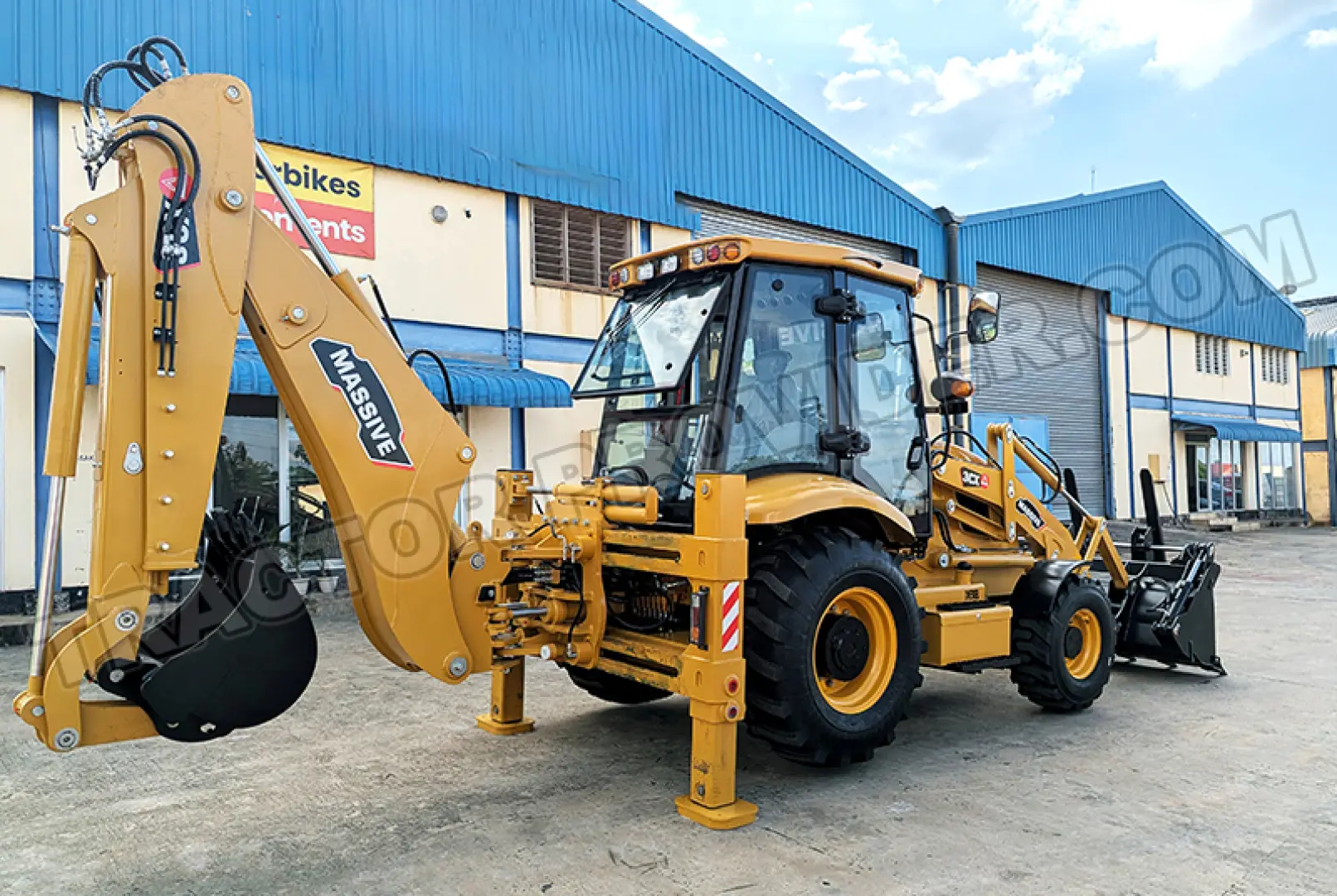 Massive 3CX (Side Shift) Backhoe Loader