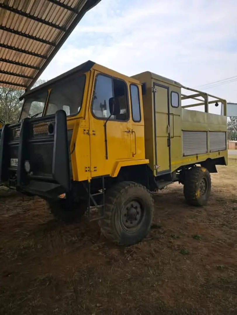 Samil 20 Firefighter.  2 x pompe  7500 liter tank. | MK Landbou Dienste