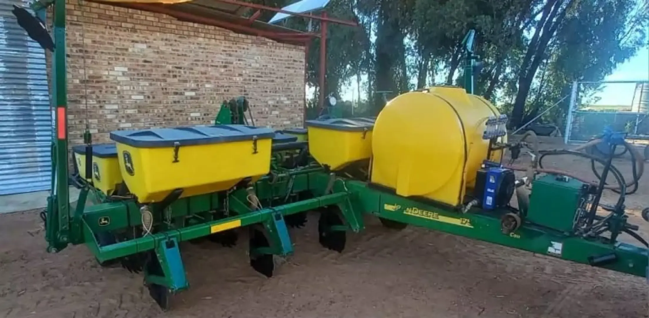 John Deere 1750 Planter | QAC Equipment