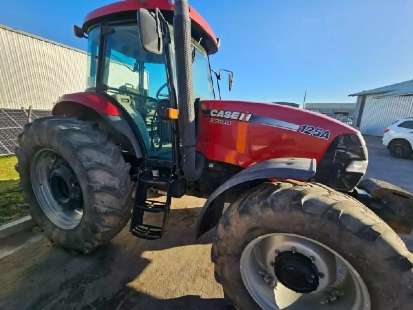 2014 Case Farmall 125 cab | QAC Equipment