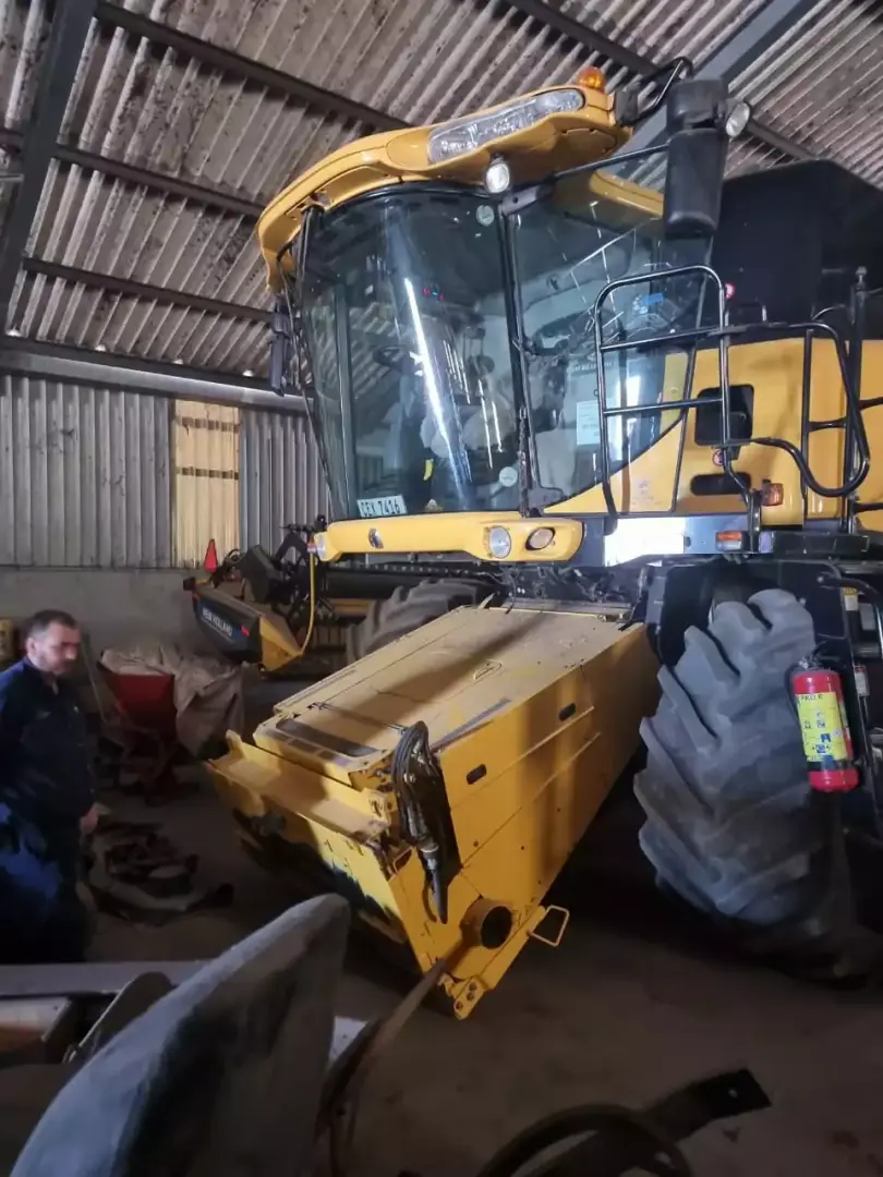 New Holland CR 8070 | QAC Equipment