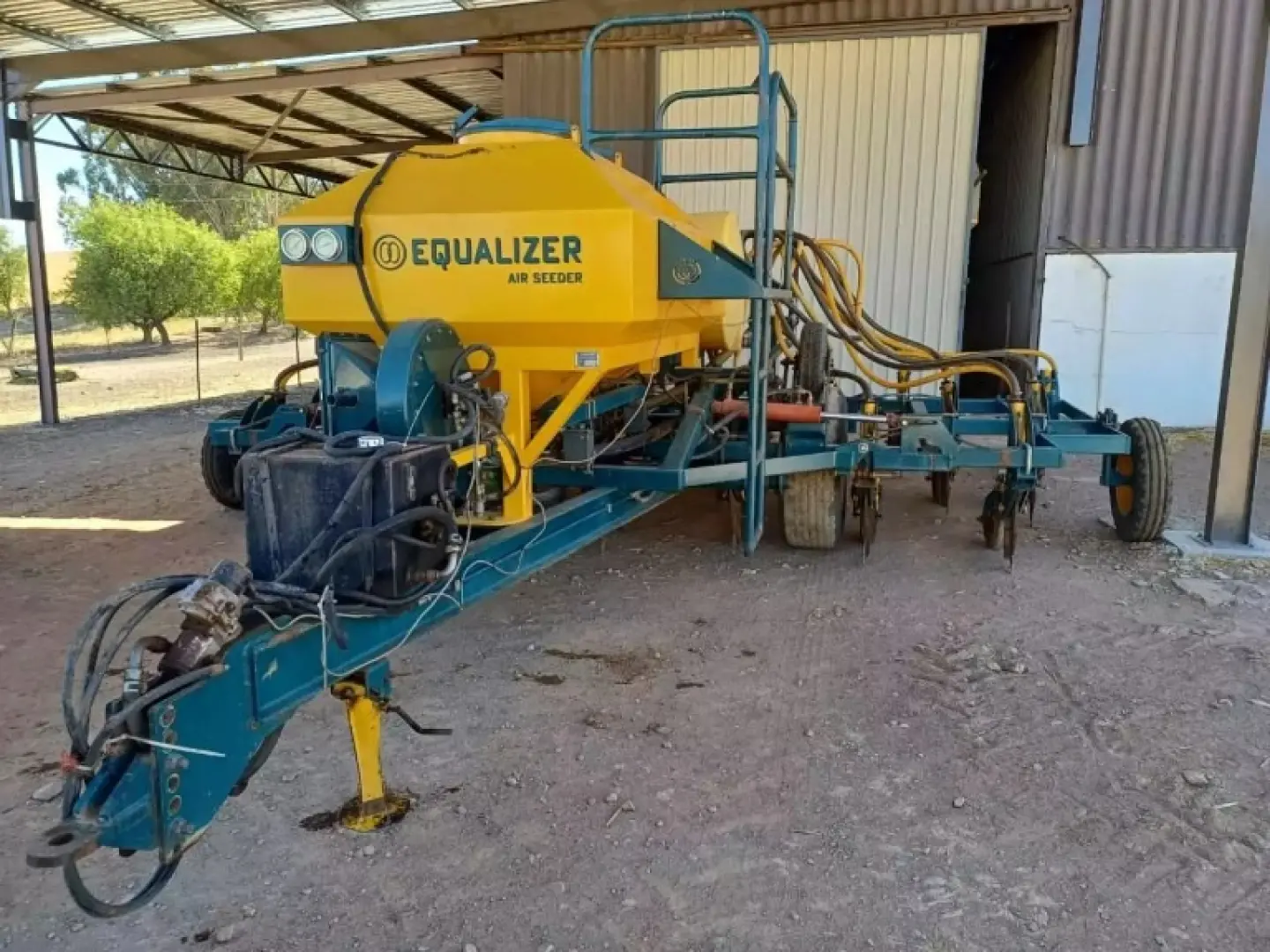 Equalizer 5000 E wheat planter | QAC Equipment