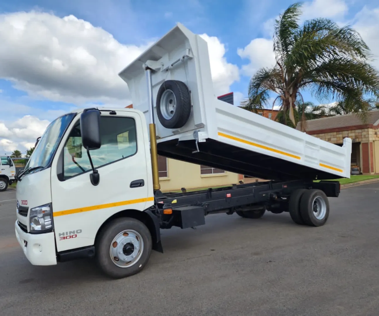 2019 Hino 300 915 3 Cube Tipper