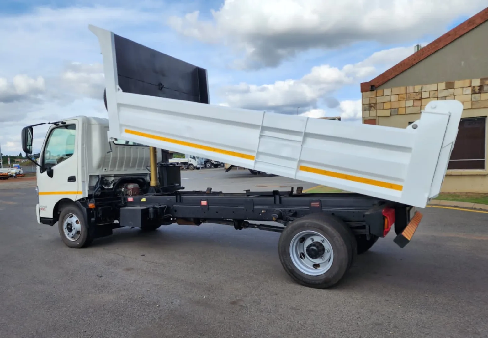 2019 Hino 300 915 3 Cube Tipper