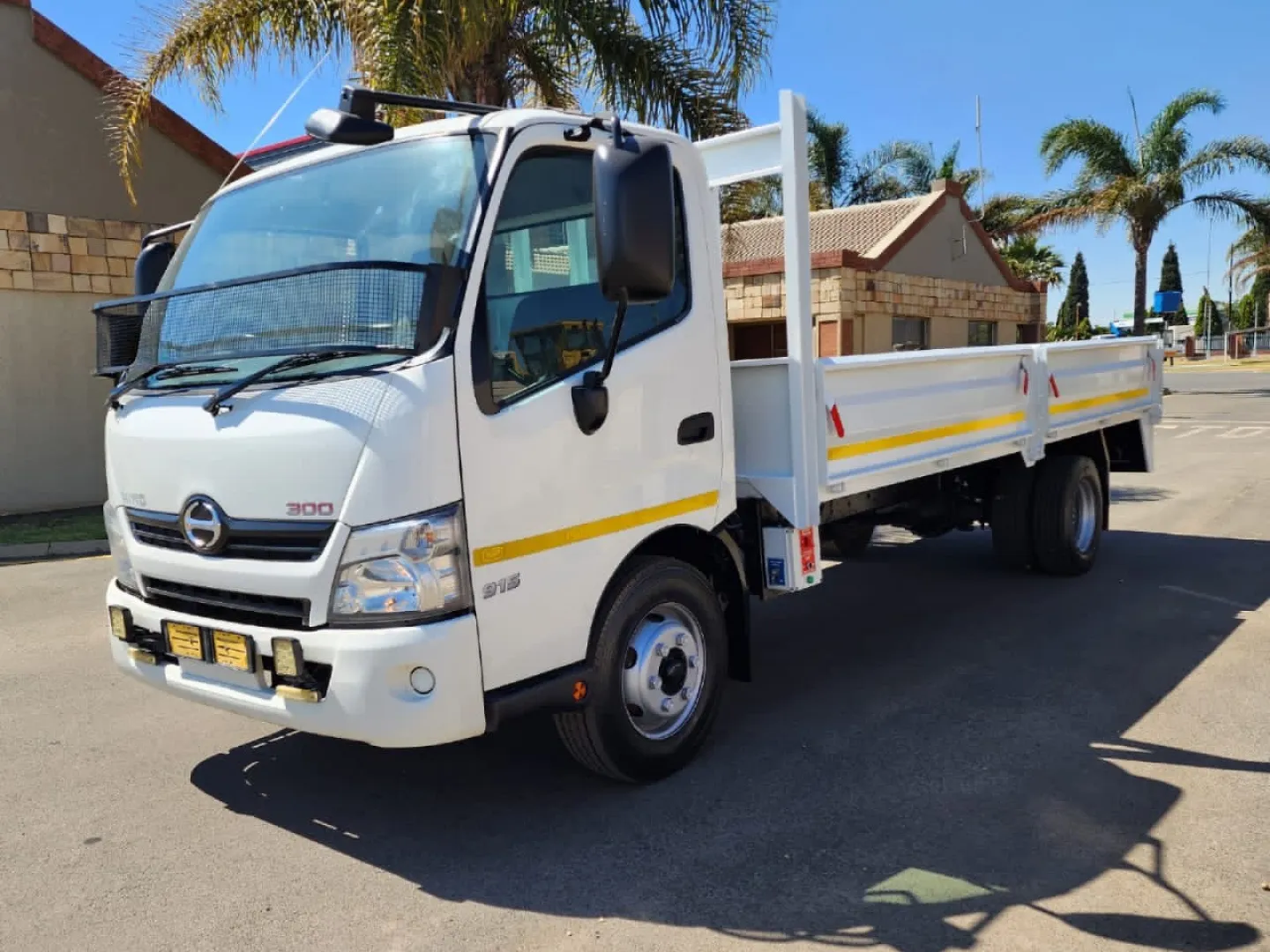 2020 Hino 300 915 Dropside