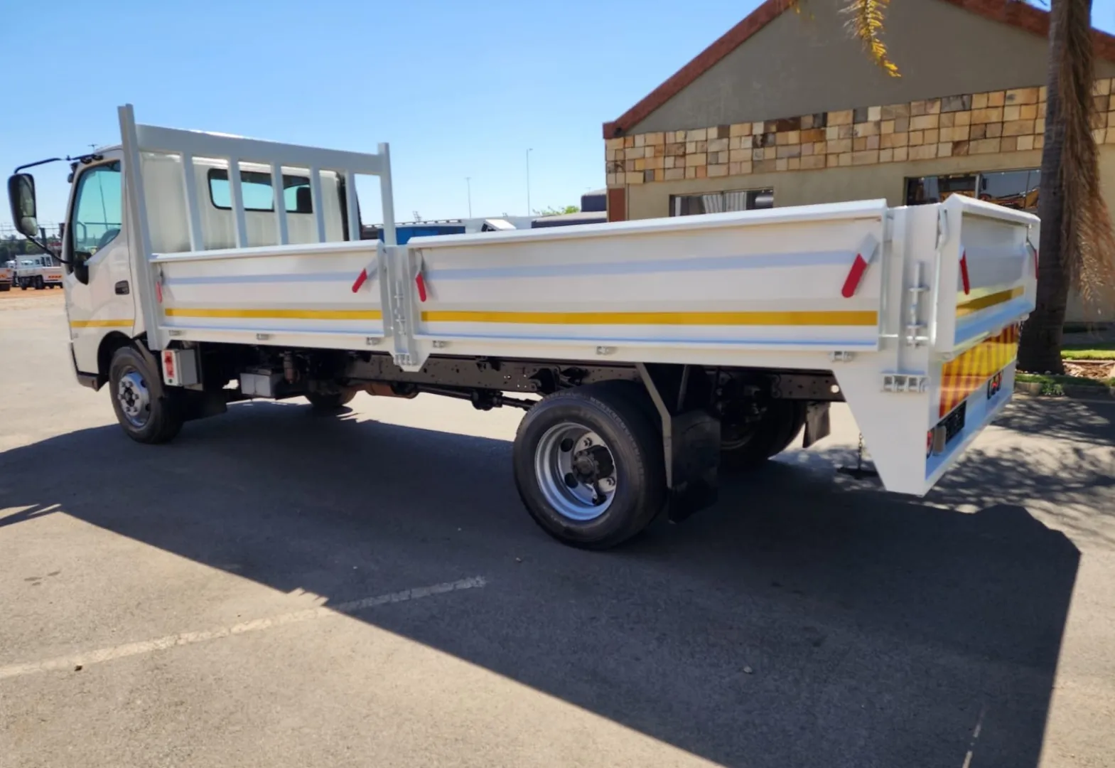 2020 Hino 300 915 Dropside