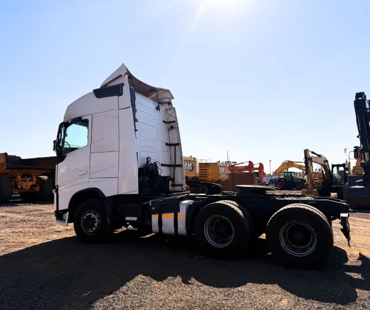 2014 VOLVO FH440 Truck | EarthComp