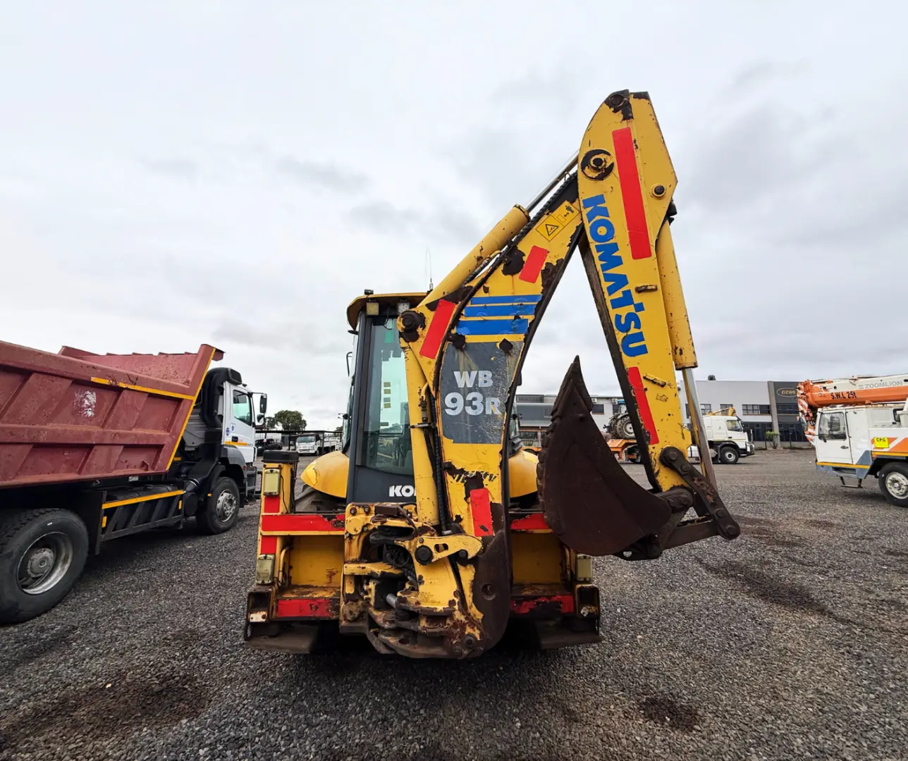 2017 KOMATSU WB93R 4X4 TLB | 4 857 Hours | EarthComp
