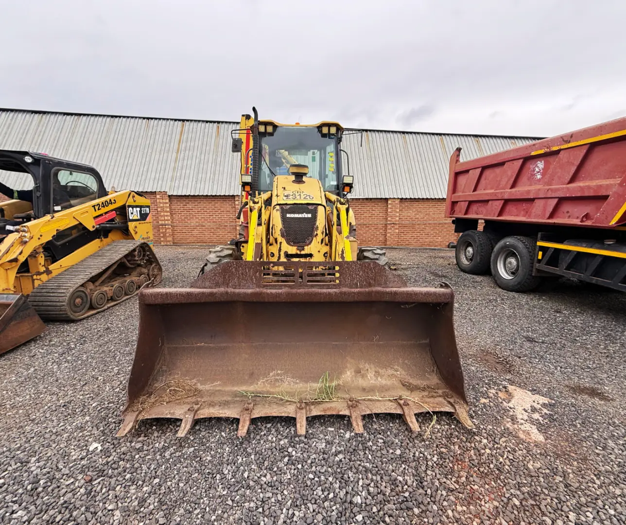 2017 KOMATSU WB93R 4X4 TLB | 4 857 Hours | EarthComp