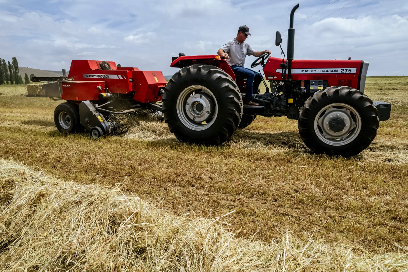 Massey Ferguson 1840 small square baler