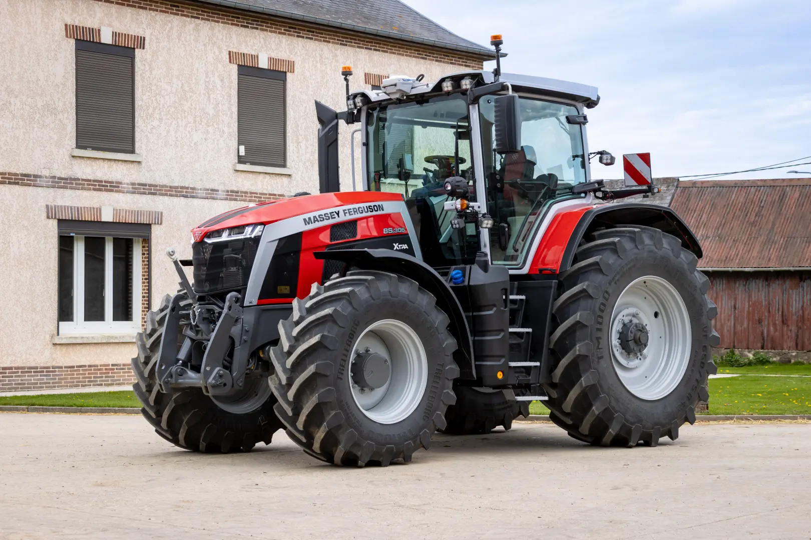 Massey Ferguson 8S Xtra | 245 – 305 HP (183 – 227 kW) 