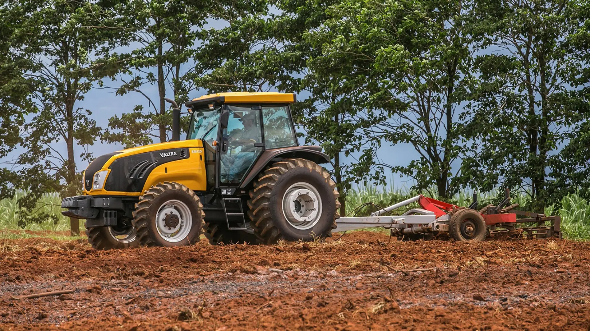 Valtra BM Series tractors | 116 - 132 HP