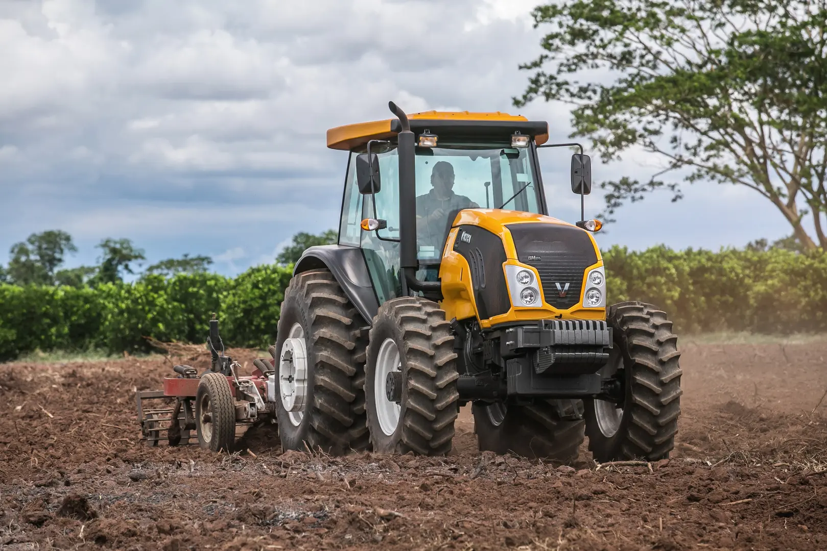 Valtra BM Series tractors | 116 - 132 HP