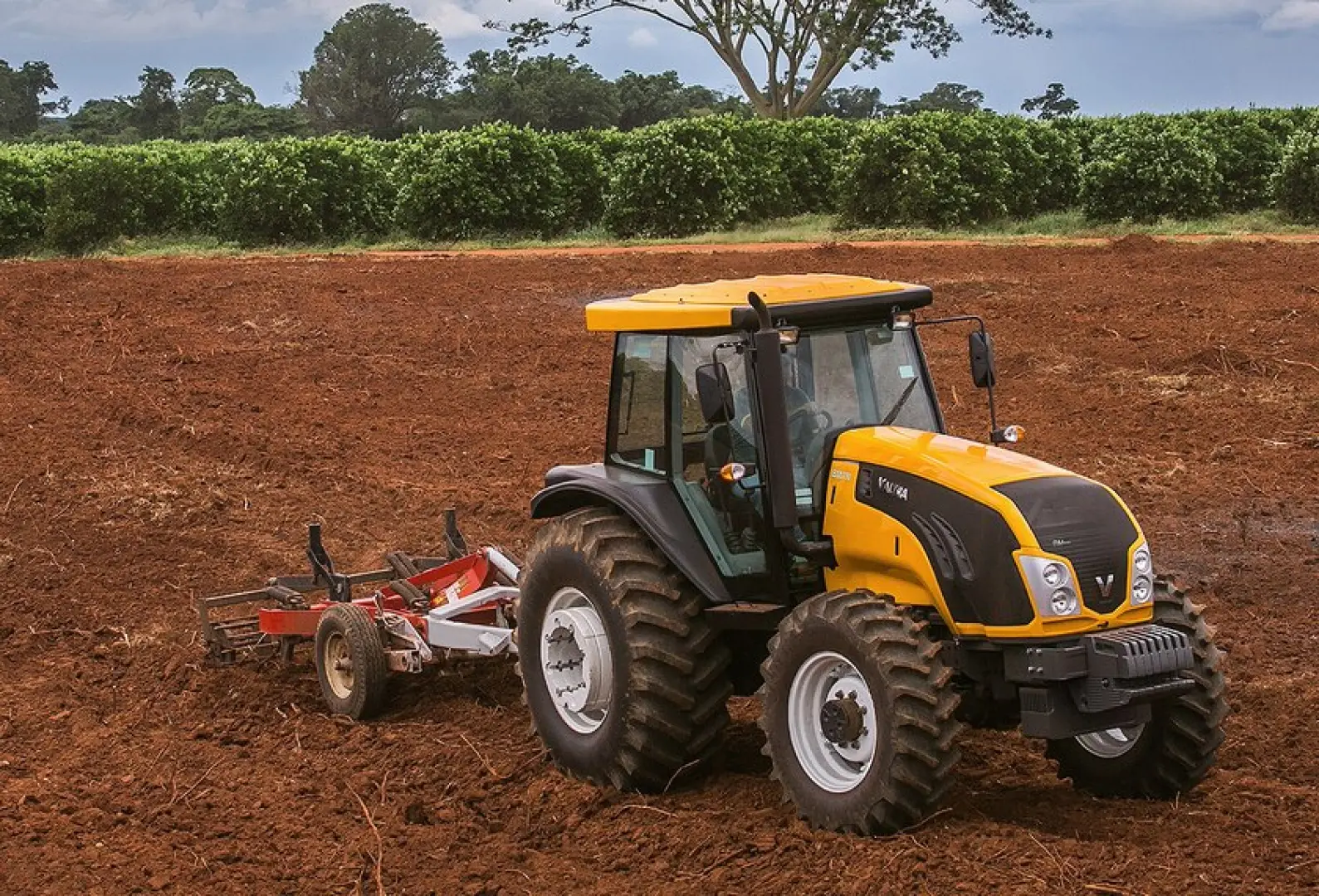 Valtra BM Series tractors | 116 - 132 HP