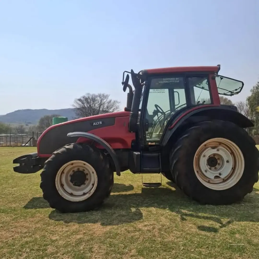 2010 Valtra T171 trekker | Agrimar 