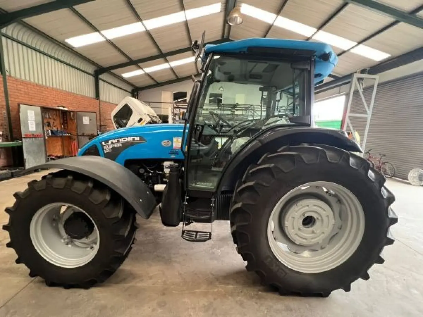 Landini Super 100 met creeper box | QAC Equipment